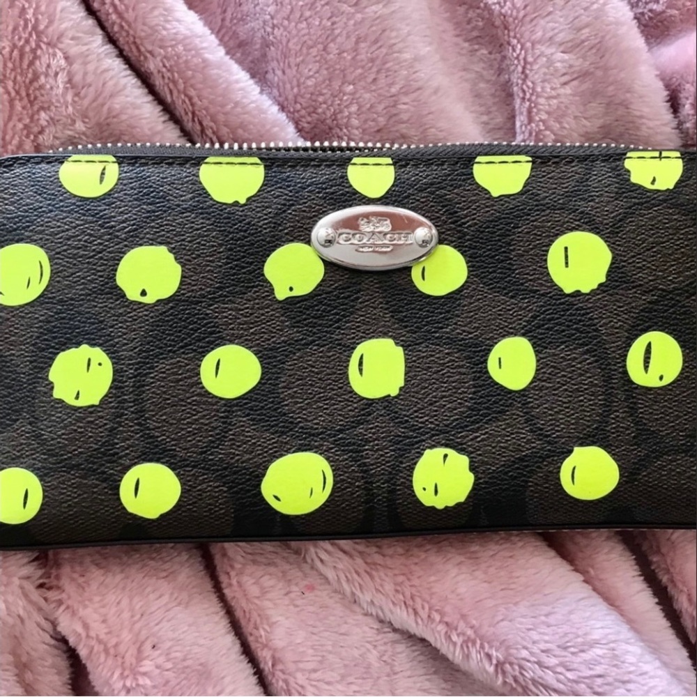 Coach wallet. Rare. Authentic. - Picture 3 of 7